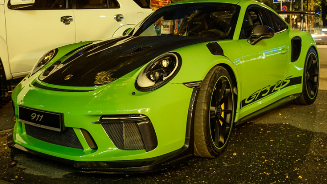 TP HCM: Porsche 911 GT3 RS màu xanh cốm bỗng dưng xuất hiện sau nhiều ngày “ở ẩn”