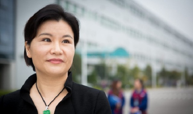 Nữ tỷ phú sở hữu 171.000 tỷ: Tuổi thơ mồ côi, không học hết cấp 3 đến người phụ nữ khiến Apple, Samsung phải ‘dè chừng’