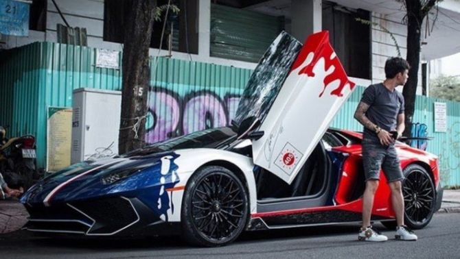 Minh Nhựa đổ xăng cho Lamborghini Aventador SV 35 tỷ hết bao nhiêu tiền?