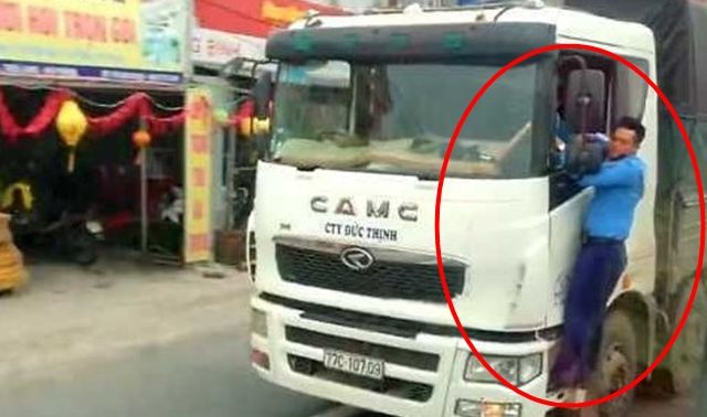 Lái xe chở quá tải bỏ chạy bị phạt 72 triệu đồng vì đe dọa tính mạng của thanh tra giao thông