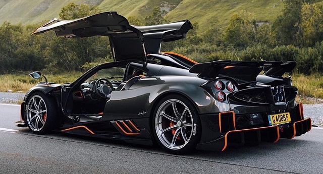 Ra mắt Pagani Huayra Imola: Siêu xe 'bạo lực' liệu có ăn đứt Pagani Huayra 80 tỷ của Minh Nhựa?