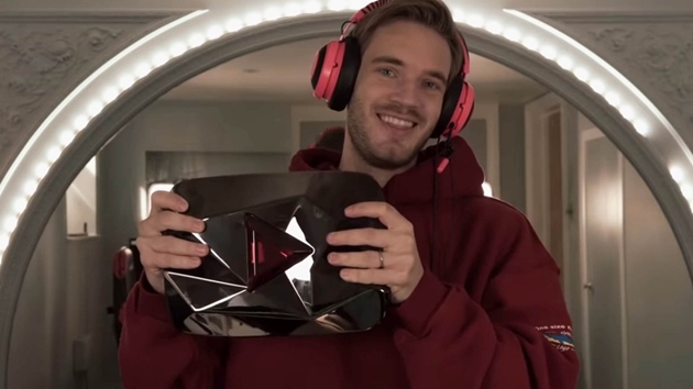 PewDiePie nhận nút Kim cương đỏ của YouTube, trên thế giới chỉ có 2 kênh được vinh danh