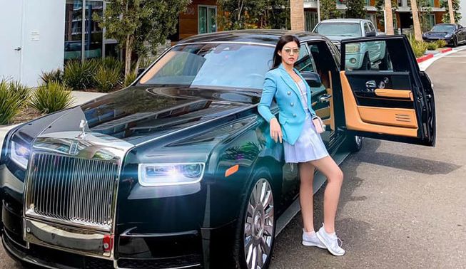 Cuộc sống đáng mơ ước của con gái ông chủ buôn xe sang ở Sài Gòn