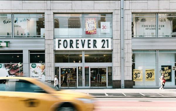 Forever 21 phá sản: 'Giấc mơ Mỹ' bị đè bẹp dưới chân người khổng lồ
