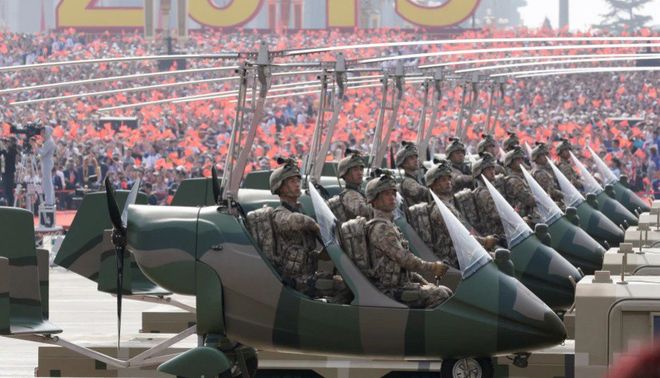 Trung Quốc cho ra mắt 6 thứ vũ khí kỳ lạ trong lễ duyệt binh: Đồ chơi vô dụng hay vũ khí hủy diệt?