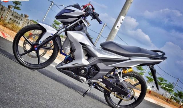 'Siêu nhân bạc' Sonic 150 siêu ngầu, vượt mặt ‘vua côn tay’ Yamaha Exciter 150