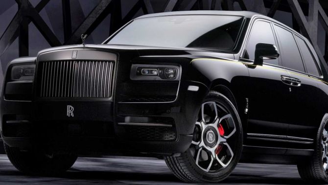 Mê mẩn với độ chất của siêu xe Rolls-Royce Cullinan Black Badge giá hơn 37 tỷ