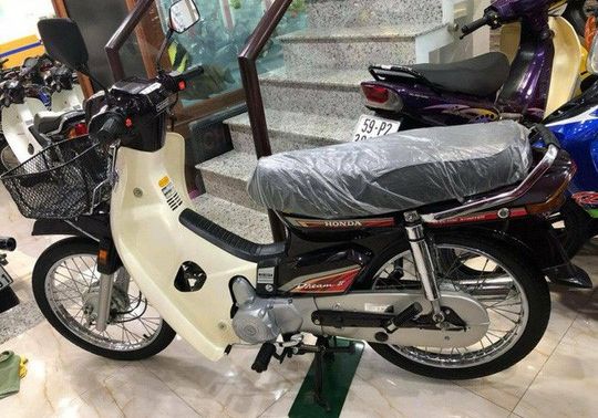 Honda Dream Thái đắp chiếu gần 2 thập kỷ hét giá hơn 1 tỷ, nhiều người ‘giật đùng, ngã ngửa’