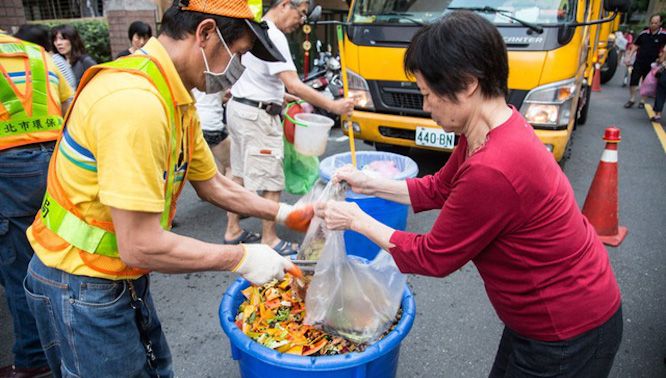 Thu gom và tái chế - Chuyện từ `Tây` sang `Ta`