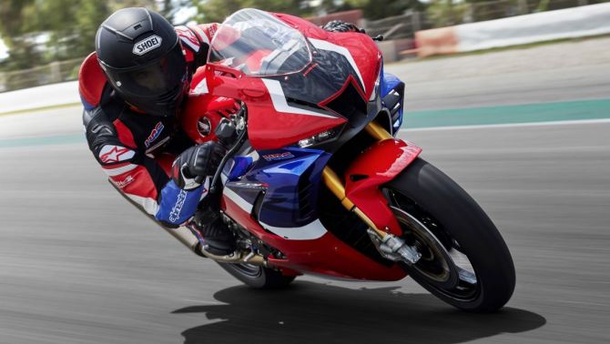 Công bố giá bán chính thức Honda CBR1000RR-R 2020 