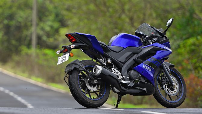 Yamaha ra mắt Sportbike YZF-R15 V3: Siêu đẹp, thân thiện môi trường mà giá chỉ ngang Winner X