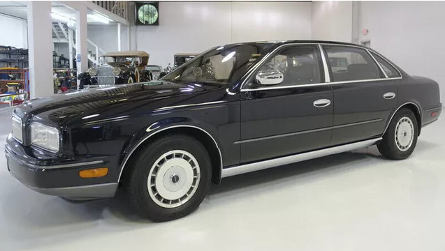 Rao bán xe Tổng thống Nissan, chất lượng vẫn như mới, đầy đủ tiện nghi, giá gần 400 triệu đồng