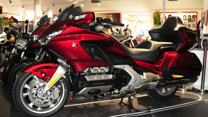 'Chuyên cơ mặt đất' Honda Gold Wing GL1800 trị giá 1.2 tỉ đồng có gì đặc biệt?