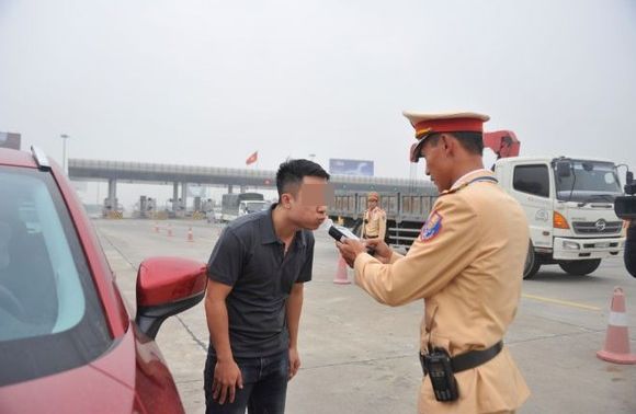 Phát hiện cảnh sát cơ động vi phạm nồng độ cồn ở Hà Tĩnh