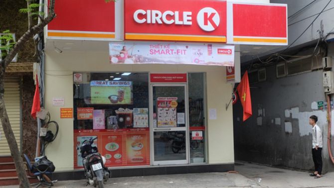 Circle K Chùa Láng: Khách nhiễm Covid-19 ngồi 4 tiếng vẫn thản nhiên mở cửa