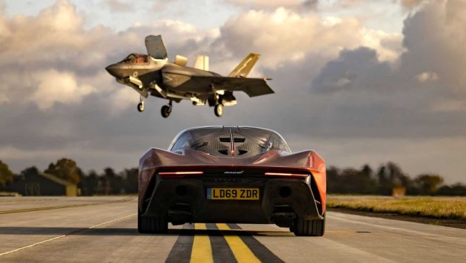 Siêu xe McLaren Speedtail 'tỉ thí' với máy bay phản lực F35 và cái kết nghẹt thở