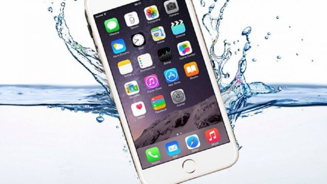 iPhone rơi xuống nước: Cách khắc phục hiệu quả nhất