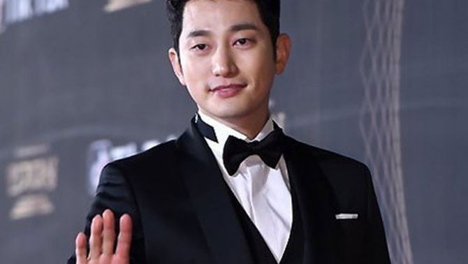 Nam diễn viên Park Si Hoo bị đuổi khỏi đoàn phim vì nhận xét khiếm nhã với bạn diễn nữ của mình