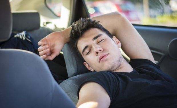 Hiểm họa khôn lường của việc bật điều hòa tránh nóng trong ô tô đóng kín