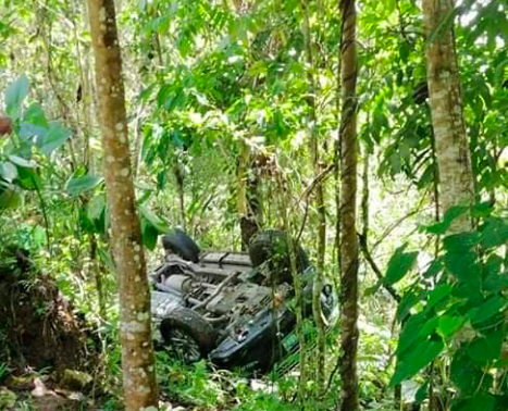 Toyota Fortuner mất lái rơi xuống vực, 7 người thương vong