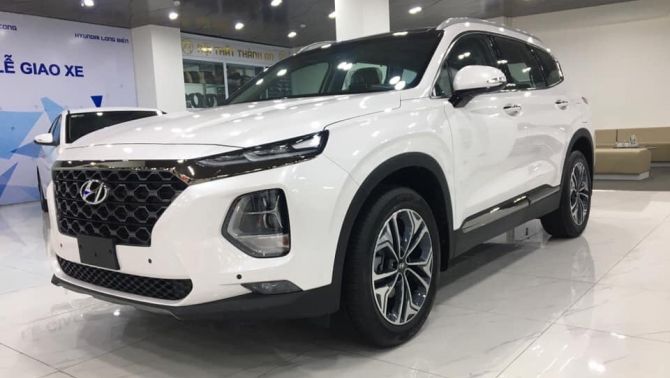 Hyundai Santa Fe tung chương trình khuyến mãi xưa nay hiếm, Toyota Fortuner lo lắng 'vã mồ hôi'