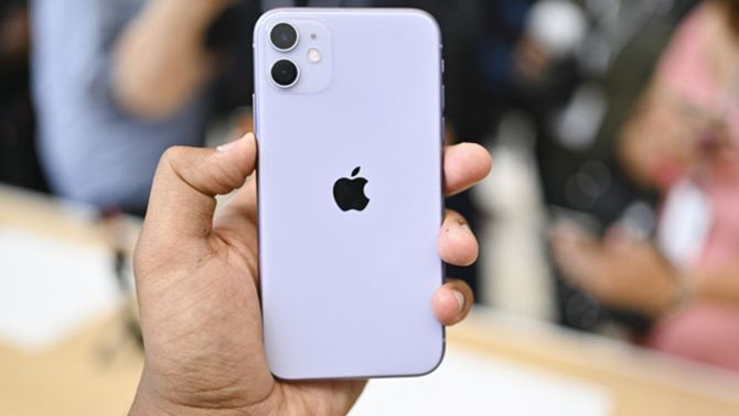 iPhone 11 xách tay giá rẻ tràn về Việt Nam, nhưng đây là lí do khách hàng không nên mua!