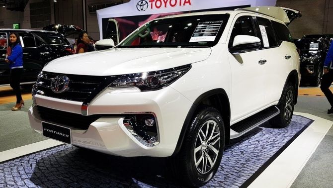 Hàng 'hot' Toyota Fortuner giảm giá kịch sàn 150 triệu đồng, càn quét tháng 'cô hồn'