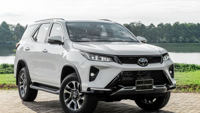 Bảng giá xe Toyota Fortuner mới nhất tháng 10/2020: Giá lăn bánh và khuyến mại mới nhất