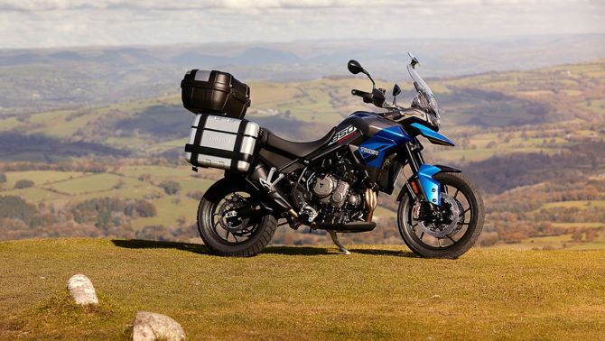 Triumph Tiger 850 Sport trình làng với động cơ mạnh mẽ, ‘tuyên chiến’ cùng BMW F900XR