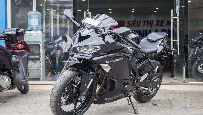 Ngắm Kawasaki ZX-25R 2020 vừa cập cảng, giá 180 triệu đồng