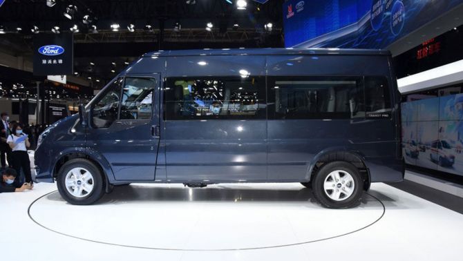 Ford Transit Pro 2021 chính thức trình làng, giá chỉ từ 578 triệu đồng