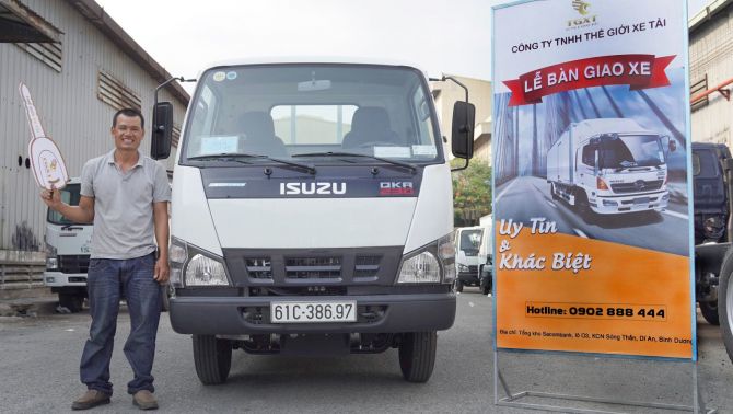 “Soi” chiếc xe tải Isuzu NQR75ME4 giá chỉ từ 795 triệu đồng tại Việt Nam