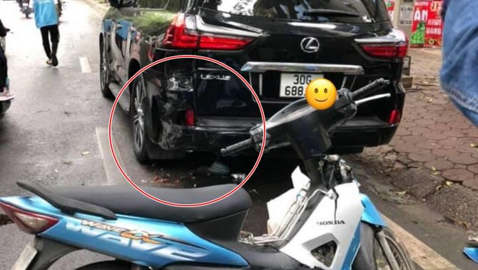 Nam thanh niên đi Honda Wave Alpha bất ngờ ‘hôn mông’ Lexus LX50, lý do khiến ai cũng giật mình