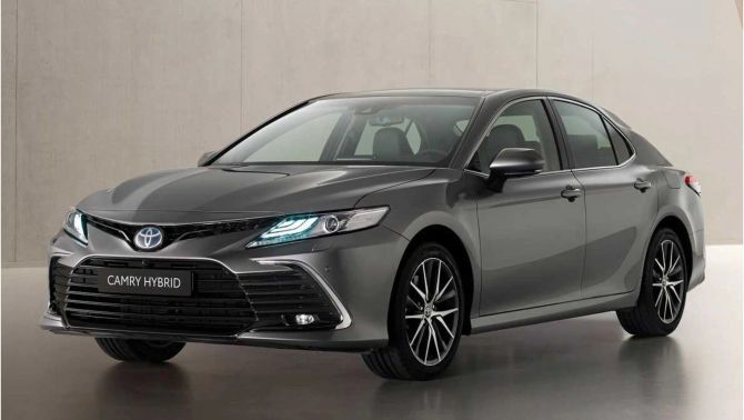 Hot: Toyota Camry 2021 phiên bản hybrid sẽ về Việt Nam trong tháng 6, giá dự kiến gây bất ngờ