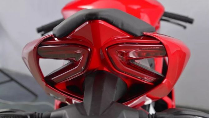Quái vật côn tay thiết kế như Ducati Panigale 959: Giá ngang Honda SH, sức mạnh gấp 3 Yamaha Exciter