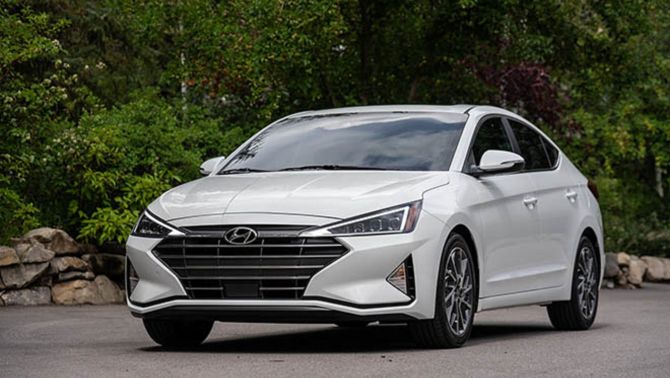 Hyundai Elantra 2021 tung ưu đãi, giảm giá sâu tại đại lý, mức giá mới 'đe nẹt' Kia Cerato