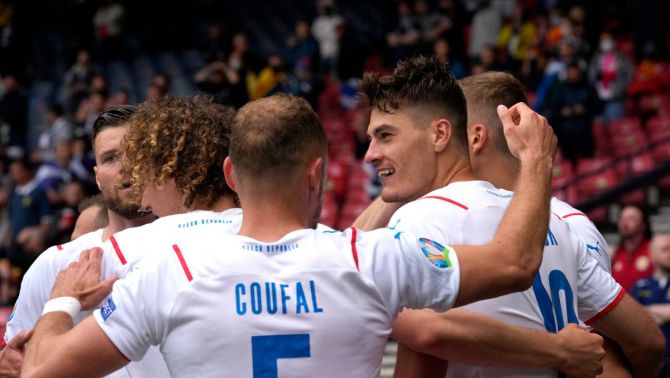 Kết quả bóng đá EURO 2021 hôm nay 15/06: 3 đội 'chiếu dưới' cùng tạo bất ngờ lớn