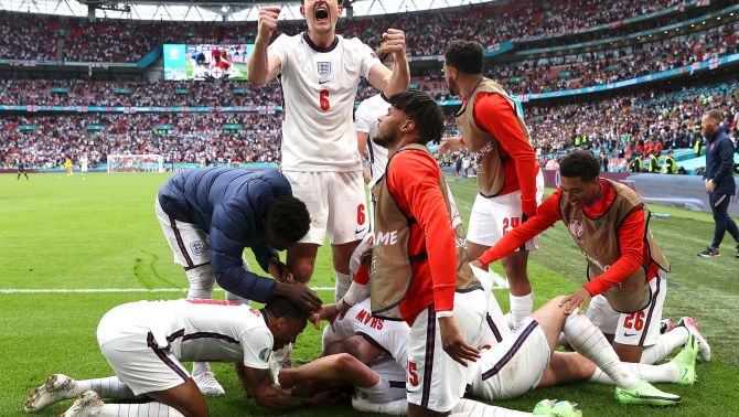 Kết quả bóng đá Anh vs Đức vòng 1/8 EURO 2020: Sao MU rực sáng, Kane và Sterling trả món nợ 23 năm