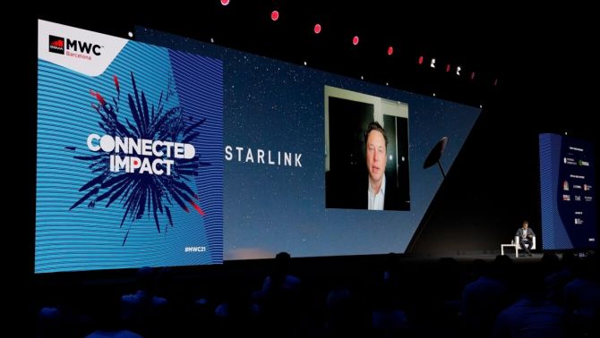 CEO Elon Musk dự kiến vệ tinh Starlink sẽ cung cấp internet trên toàn cầu trong vài tuần tới