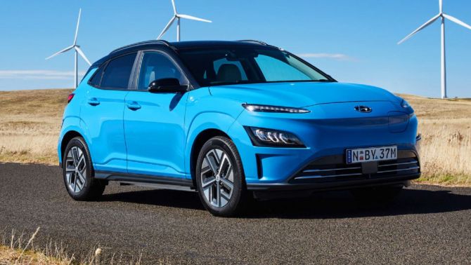 Hyundai Kona 2021 phiên bản mới ra mắt với mức giá khó tin, đẹp lấn át Toyota Corolla Cross