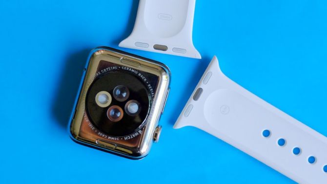 Thành thạo thay dây đeo Apple Watch với hai bước đơn giản