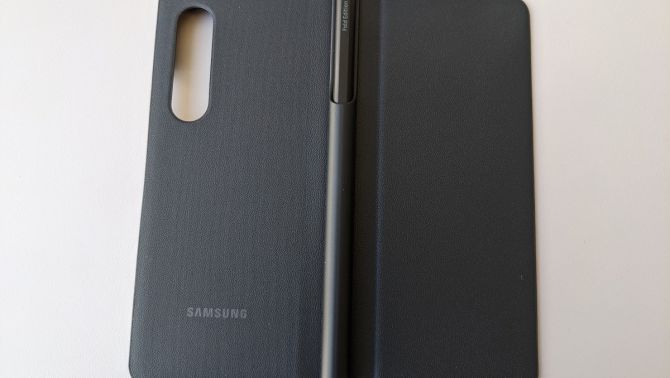 Những lý do không nên mua ốp lưng Galaxy Z Fold 3 