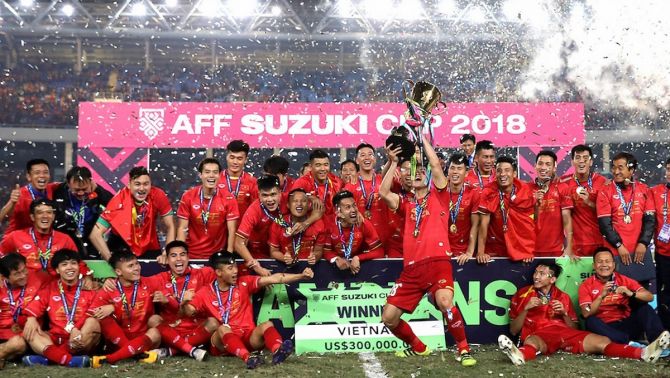 Lịch thi đấu AFF Cup 2021: ĐT Việt Nam rơi vào bảng tử thần, HLV Park Hang Seo đau đầu tìm viện binh
