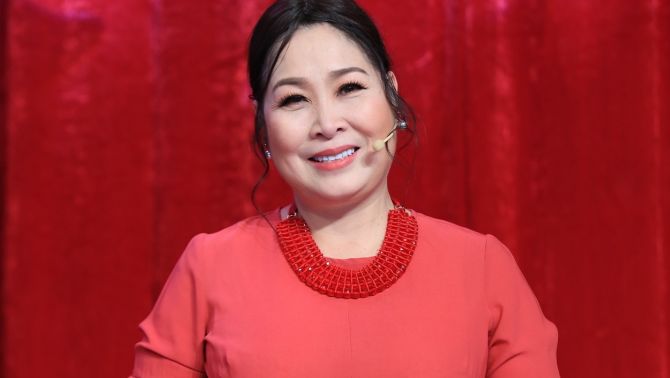 Một số khán giả chỉ trích, mỉa mai khi biết lý do Hồng Vân tạm dừng hoạt động showbiz để sang Mỹ