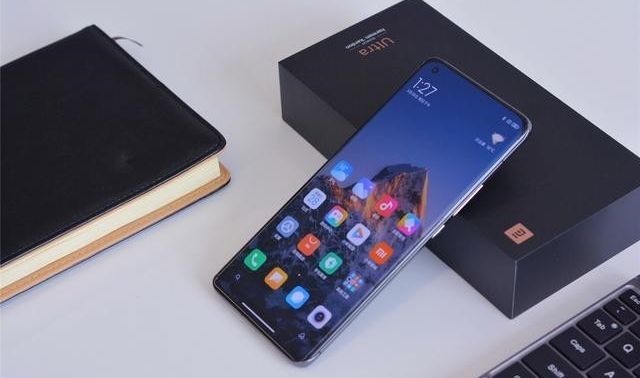 Xiaomi đang phát triển MAX 5 - smartphone cao cấp, giá rẻ với màn hình 'siêu to khổng lồ'