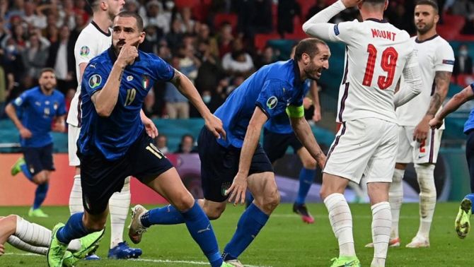 Lịch thi đấu bóng đá hôm nay 15/11: Vòng loại World Cup 2022 châu Âu: Bất lợi lớn cho Anh và Italia