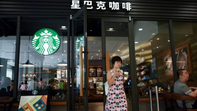 Starbucks bị tố cáo sử dụng nguyên liệu, bán đồ hết hạn khiến người dùng Trung Quốc 'phẫn nộ'
