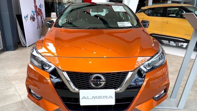 Nissan Almera 2021 giảm giá sập sàn trong tháng 12, giá thực tế khiến Toyota Vios 'khóc thét'