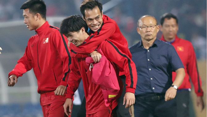 Kết quả bóng đá AFF Cup hôm nay: Công Phượng Văn Toàn trái lời HLV Park, Việt Nam thất bại cay đắng