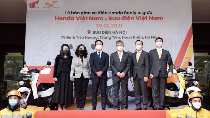 Honda Việt Nam phối hợp với Bưu Điện Việt Nam triển khai thí điểm dự án sử dụng xe điện giao hàng